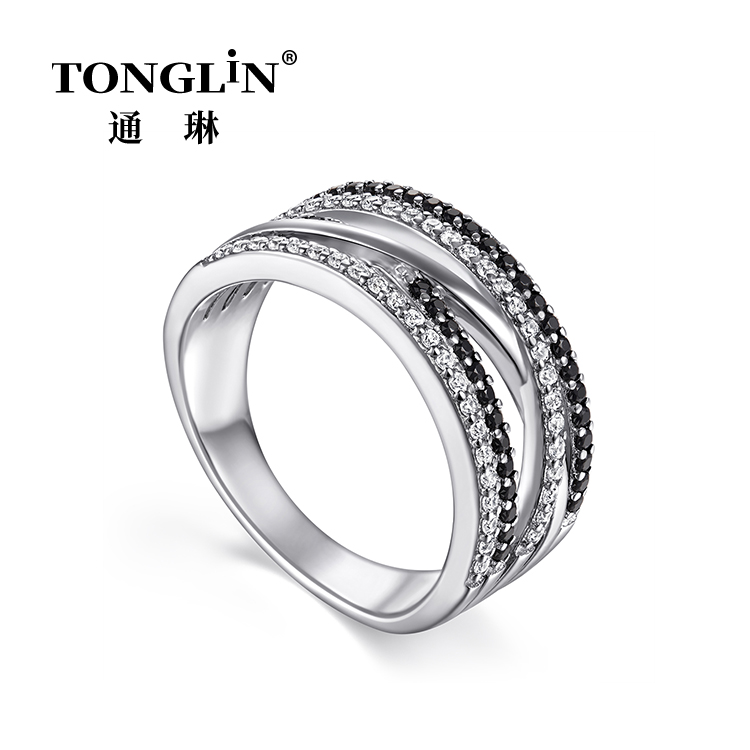 Многослойное женское серебряное кольцо с черным цирконом