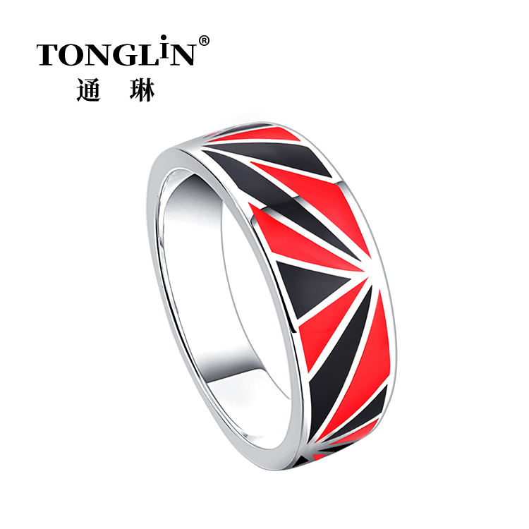 Bague en argent sterling émail noir avec zircone cubique