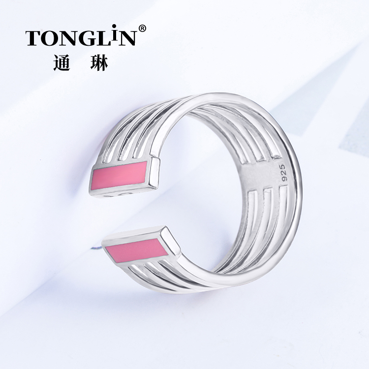 Регулируемое открытое кольцо из стерлингового серебра с розовой эмалевой краской