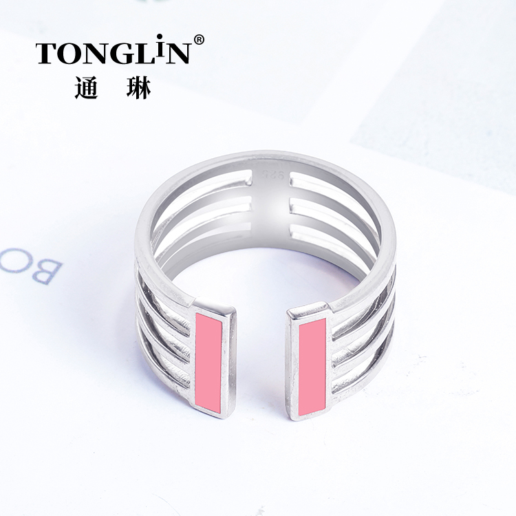 Регулируемое открытое кольцо из стерлингового серебра с розовой эмалевой краской