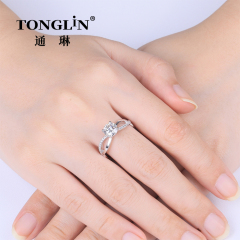 Обручальное кольцо из серебра 925 пробы с сияющим муассанитом для женщин