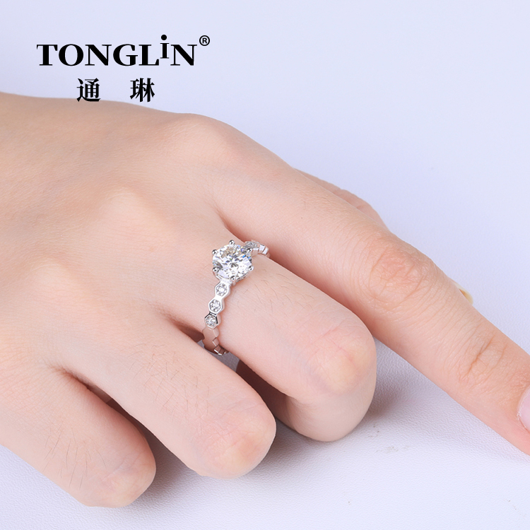 Bague Moissanite En Argent Plaqué Or Blanc 18 Carats Pour Femme