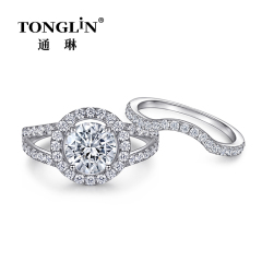 Set di anelli di fidanzamento Halo con diamante in argento da donna con zirconi
