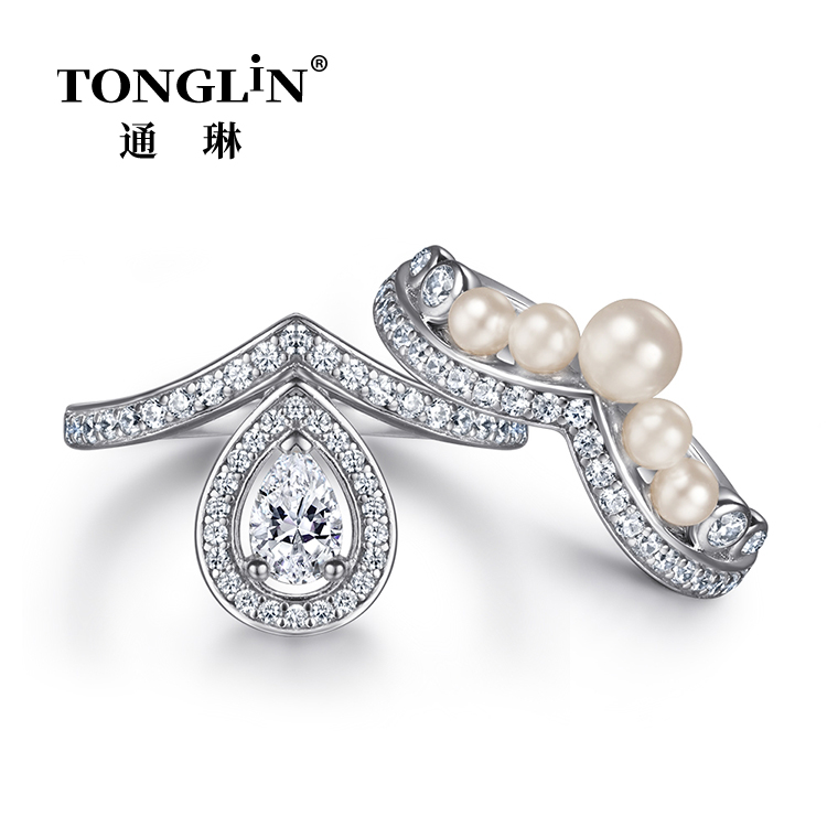 Set di anelli di fidanzamento con perla in argento con zirconi cubici a forma di pera