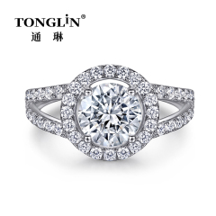 Conjunto de anillo de compromiso con halo de diamantes de plata para mujer de circonita