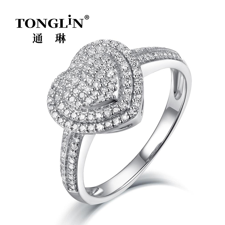 Bague diamant en or blanc 18 carats en forme de cœur délicat