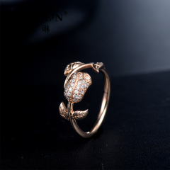 Eleganter Ring in Blumenform aus Roségold mit Diamanten