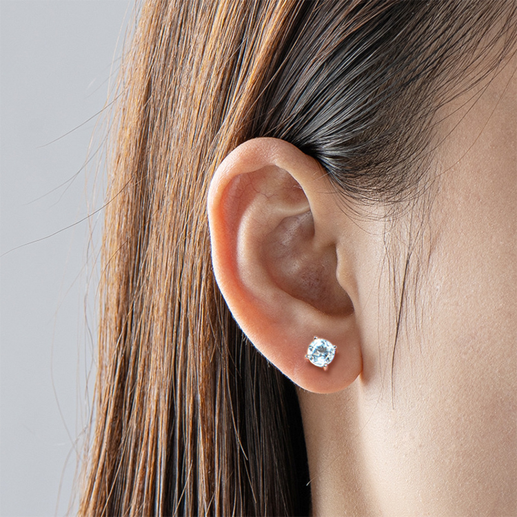 Boucles d'oreilles en argent sterling avec topaze bleue ronde de 0,6 carat