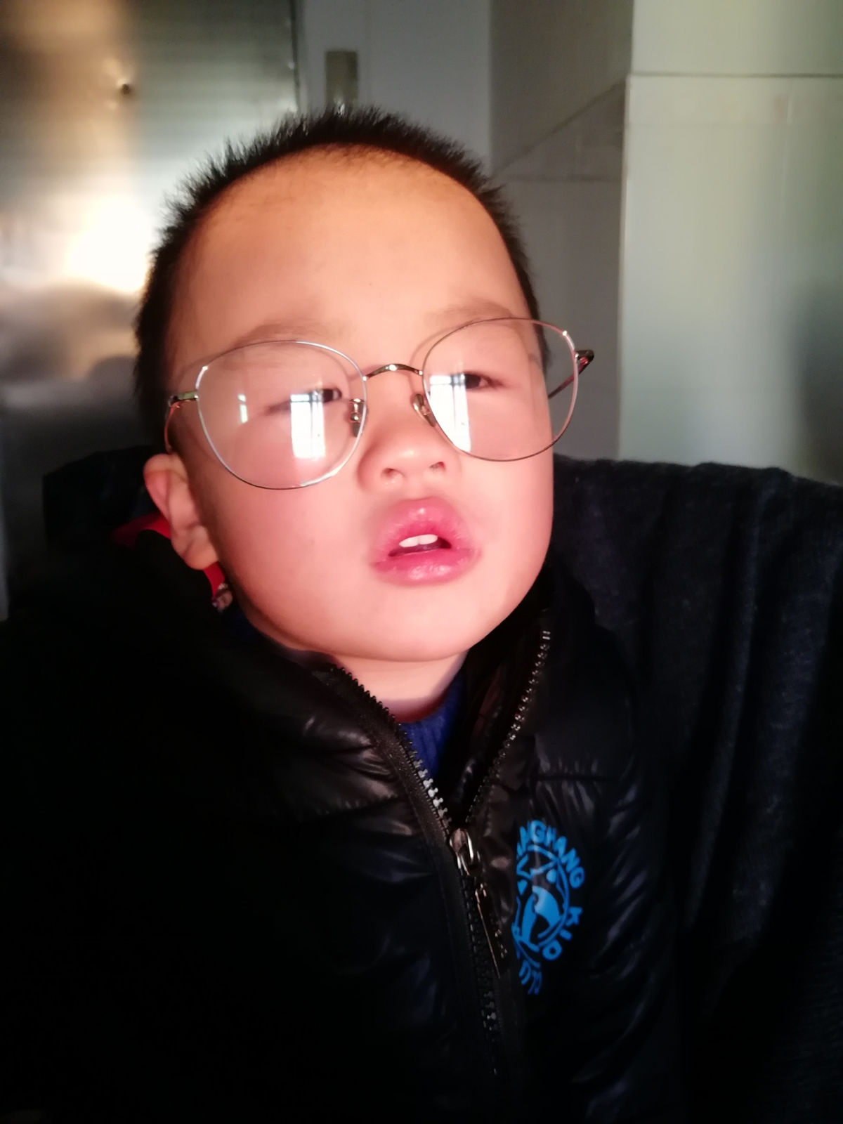 Is it harmful for kid to wear fashion glasses without prescription lenses?