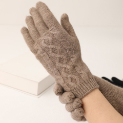 Classic Cable Knit Cashmere Gloves