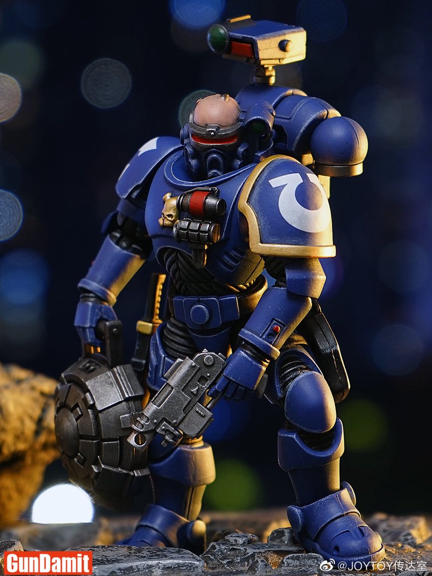 JoyToy 1/18 Ultramarines Incursor haywire mine Phobos armor side view JoyToy 1/18 Ultramarines Incursor haywire mine Phobos armor side view