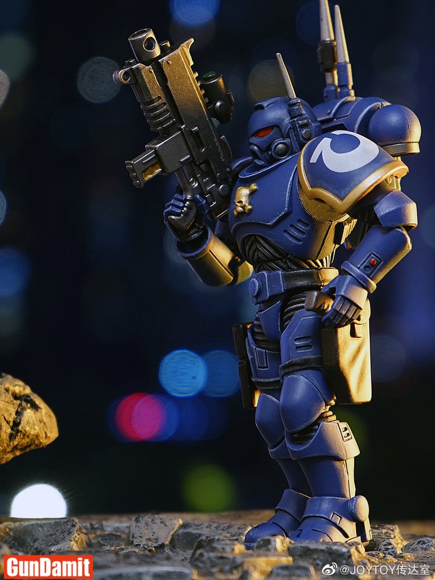 JoyToy Ultramarines Infiltrator aiming bolt carbine shoulder insignia JoyToy Ultramarines Infiltrator aiming bolt carbine shoulder insignia