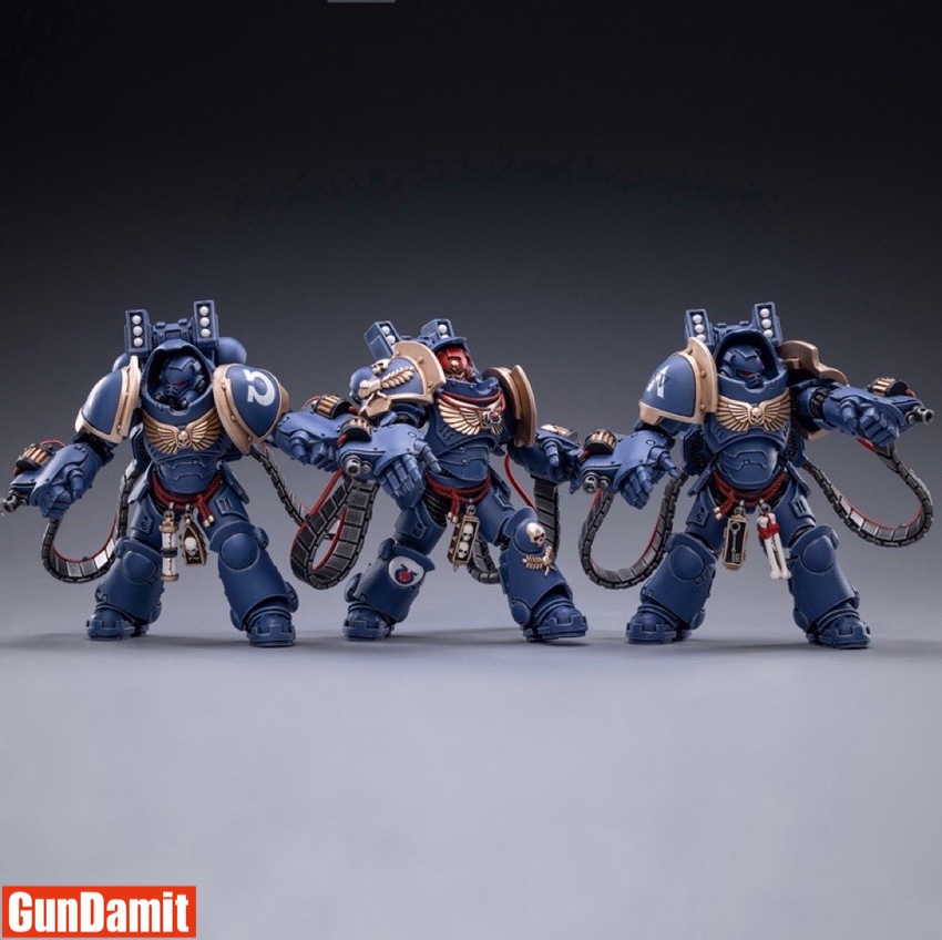JoyToy 1/18 Warhammer 40K Ultramarines Aggressors set of 3 standing together in blue Gravis armor with boltstorm gauntlets JoyToy 1/18 Warhammer 40K Ultramarines Aggressors set of 3 standing together in blue Gravis armor with boltstorm gauntlets