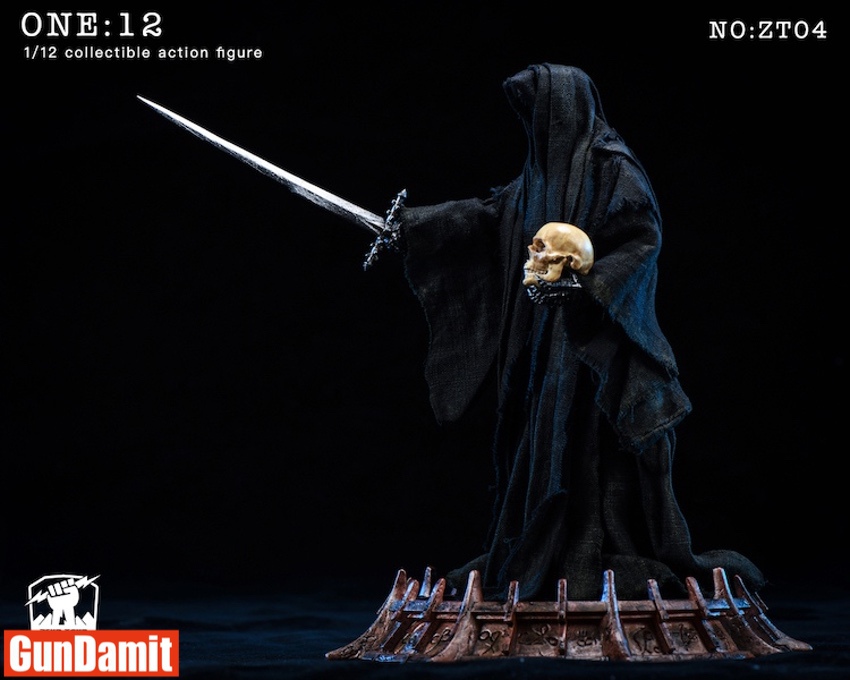 Zeus Toys ZT04 Ringwraith figure holding sword and skull standing on ZT05 display base for scale reference Zeus Toys ZT04 Ringwraith figure holding sword and skull standing on ZT05 display base for scale reference