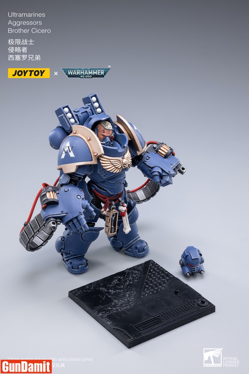Ultramarines Aggressor Brother Cicero with accessories including alternate helmeted head and display base Ultramarines Aggressor Brother Cicero with accessories including alternate helmeted head and display base