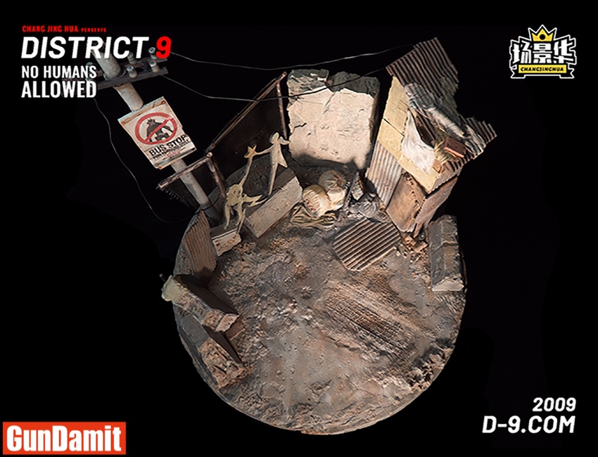 Top-down view of 1/12 District 9 complete set with mecha on circular slum terrain base Top-down view of 1/12 District 9 complete set with mecha on circular slum terrain base