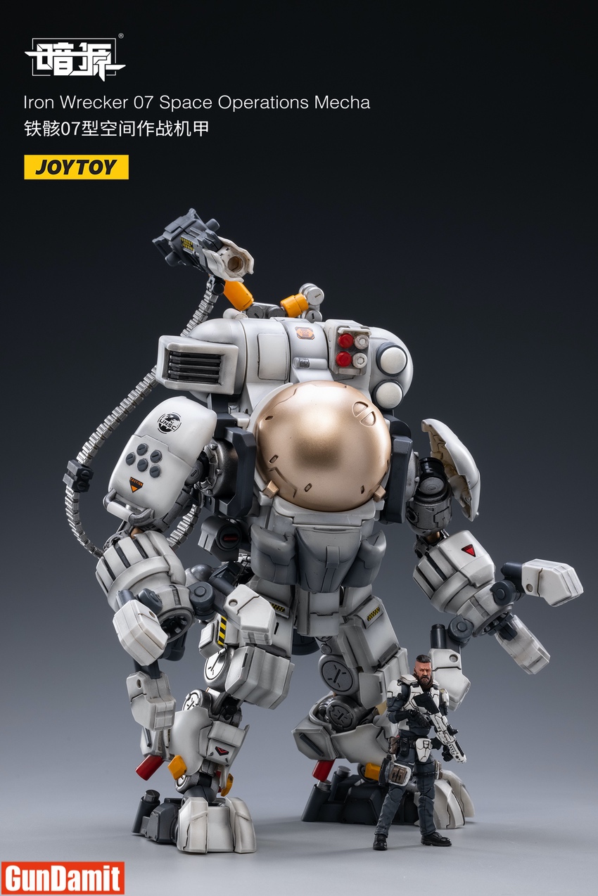 JoyToy Iron Wrecker 07 Space Mecha close-up cockpit detail with pilot JoyToy Iron Wrecker 07 Space Mecha close-up cockpit detail with pilot