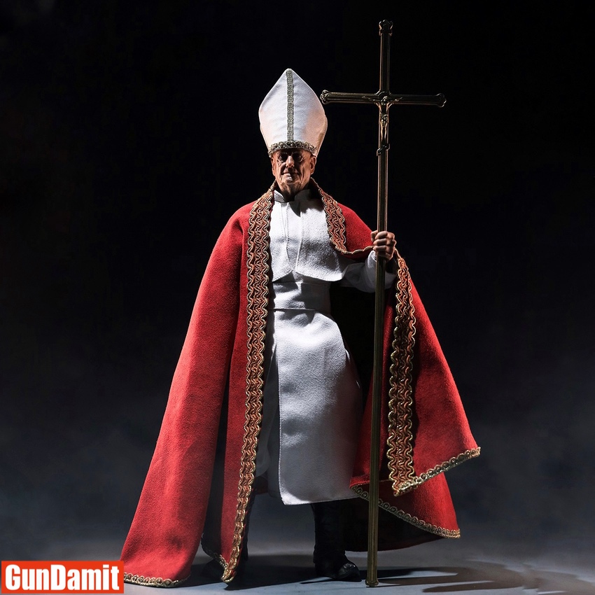 COOMODEL EL004 Holy War Priest Standard Edition in papal robes holding golden crucifix staff COOMODEL EL004 Holy War Priest Standard Edition in papal robes holding golden crucifix staff