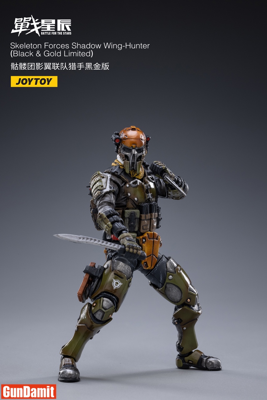 JoyToy Wing-Hunter Black Gold rear view showing gear and rifle JoyToy Wing-Hunter Black Gold rear view showing gear and rifle