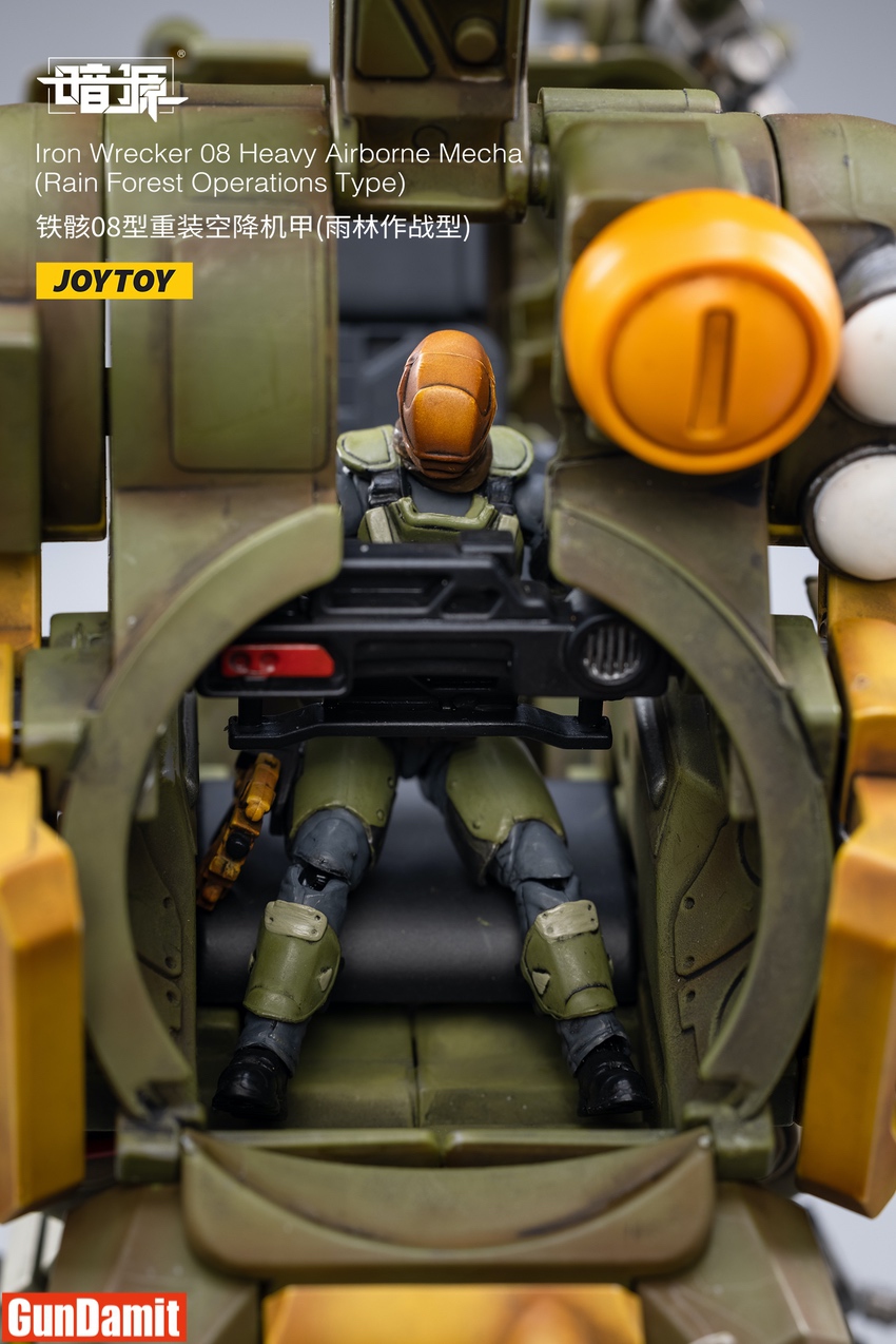 JoyToy Iron Wrecker 08 Rain Forest Operations Mecha action pose with gatling weapon JoyToy Iron Wrecker 08 Rain Forest Operations Mecha action pose with gatling weapon