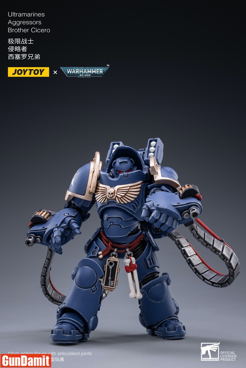 Brother Cicero Ultramarines Aggressor with helmet on wielding power fists and red cable ammunition feeds Brother Cicero Ultramarines Aggressor with helmet on wielding power fists and red cable ammunition feeds