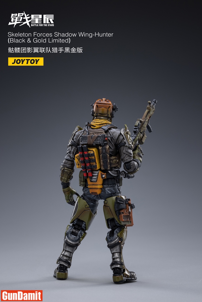 JoyToy Wing-Hunter Black Gold walking pose holding sniper rifle JoyToy Wing-Hunter Black Gold walking pose holding sniper rifle