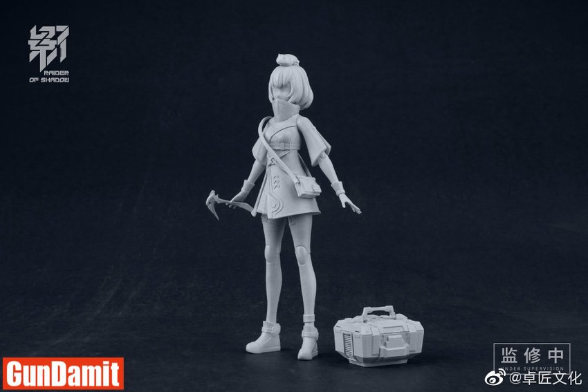 MS General Raider of Shadow Goat girl figure with suitcase three-quarter view MS General Raider of Shadow Goat girl figure with suitcase three-quarter view