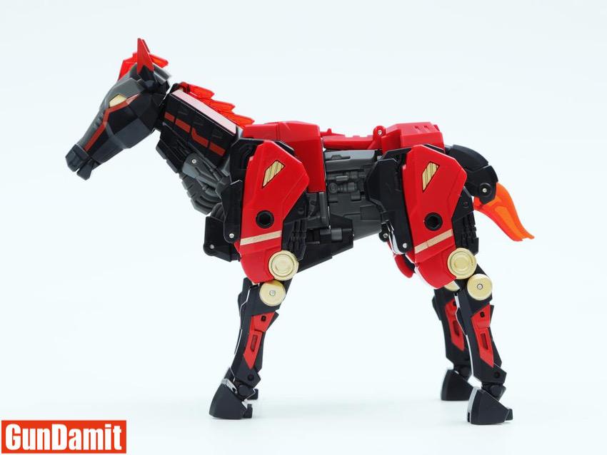 52Toys BeastBox BB-43 Lava horse mode right side profile with gold joint details 52Toys BeastBox BB-43 Lava horse mode right side profile with gold joint details