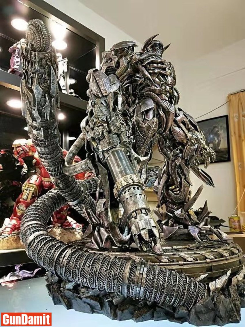 Side view of HEAT Studio Shockwave statue with mechanical arm cannon detail Side view of HEAT Studio Shockwave statue with mechanical arm cannon detail