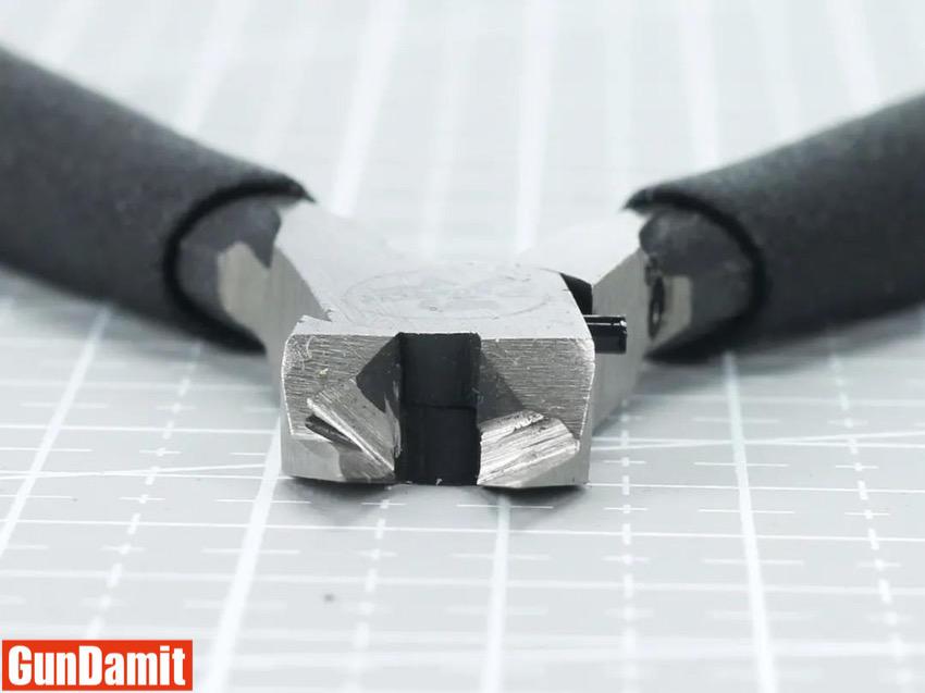 Close-up front view of Pro'sKit single blade nipper cutting edge detail Close-up front view of Pro'sKit single blade nipper cutting edge detail