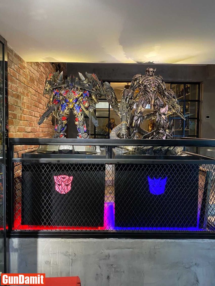 Display shelf showing HEAT Studio Shockwave and Jetpower Optimus Prime statues side by side Display shelf showing HEAT Studio Shockwave and Jetpower Optimus Prime statues side by side