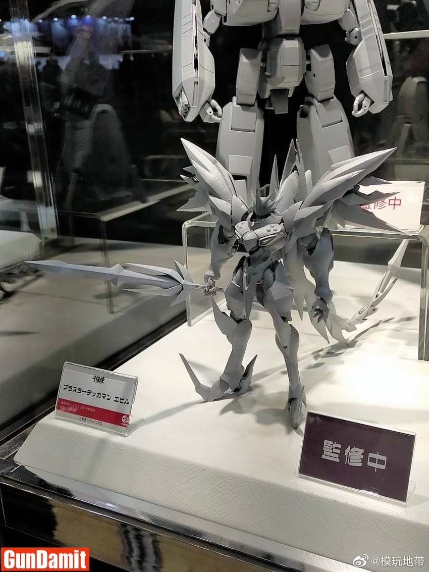 Sentinel Riobot Tekkaman Evil Evolution prototype side angle with lance and wing spread at display event Sentinel Riobot Tekkaman Evil Evolution prototype side angle with lance and wing spread at display event