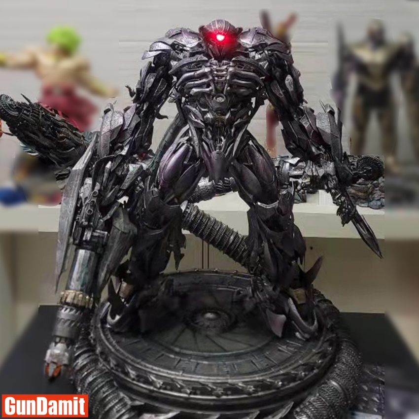 HEAT Studio 1/6 Shockwave Custom Statue front view with red LED eye and tentacle base HEAT Studio 1/6 Shockwave Custom Statue front view with red LED eye and tentacle base