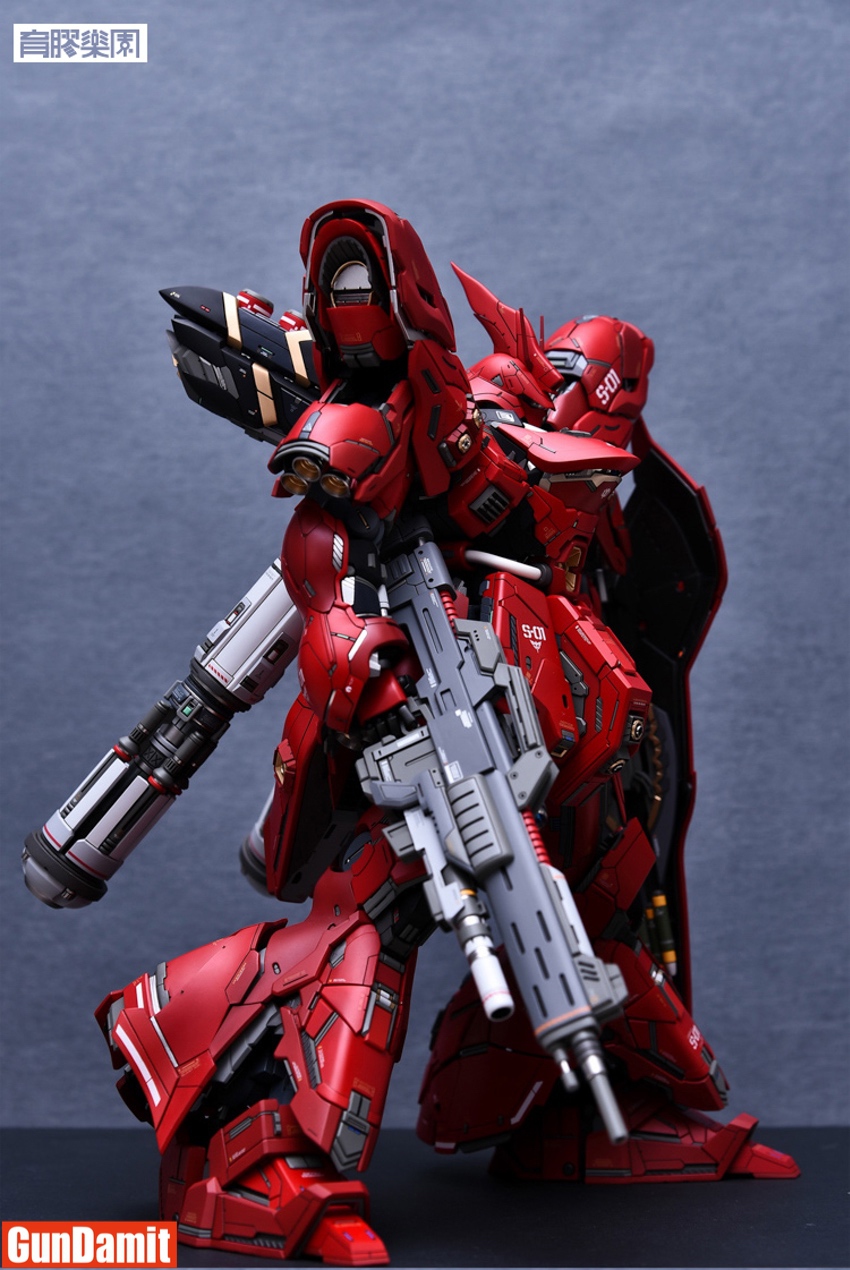Sazabi II conversion kit front view with beam rifle and weapon accessories Sazabi II conversion kit front view with beam rifle and weapon accessories