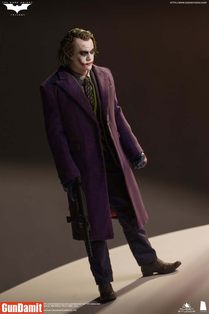 Inart 1/6 Dark Knight Joker upper body close-up showing sculpted green hair and detailed face paint Inart 1/6 Dark Knight Joker upper body close-up showing sculpted green hair and detailed face paint
