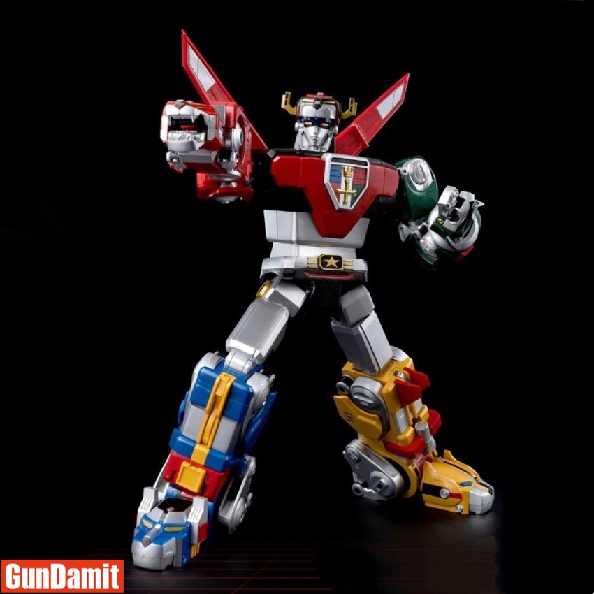 Threezero ROBO-DOU Voltron Defender of the Universe combined robot front view Threezero ROBO-DOU Voltron Defender of the Universe combined robot front view
