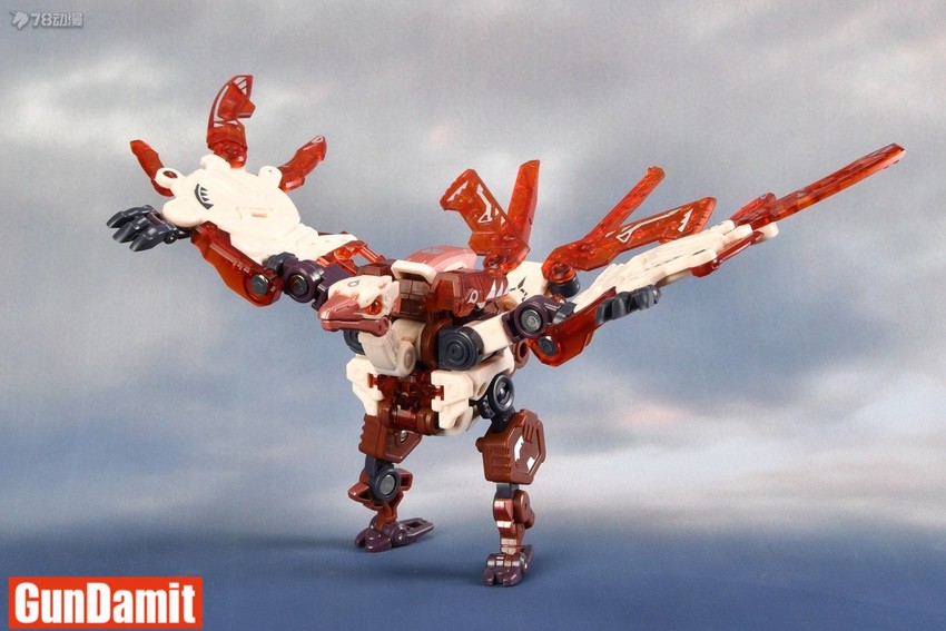 52Toys BeastBox Stratosphere mecha dinosaur mode front dynamic pose 52Toys BeastBox Stratosphere mecha dinosaur mode front dynamic pose