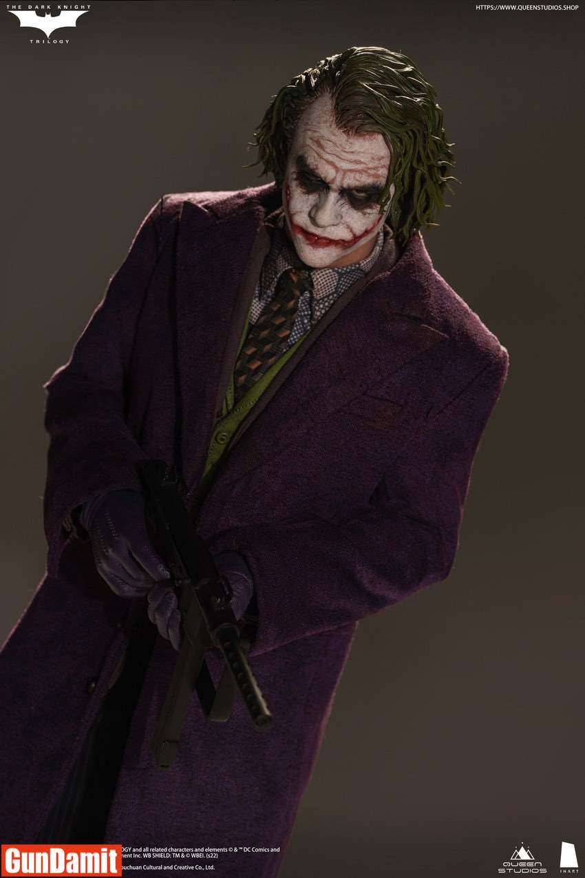 Inart 1/6 Joker jail cell scene close-up sitting in green vest behind prison bars Inart 1/6 Joker jail cell scene close-up sitting in green vest behind prison bars