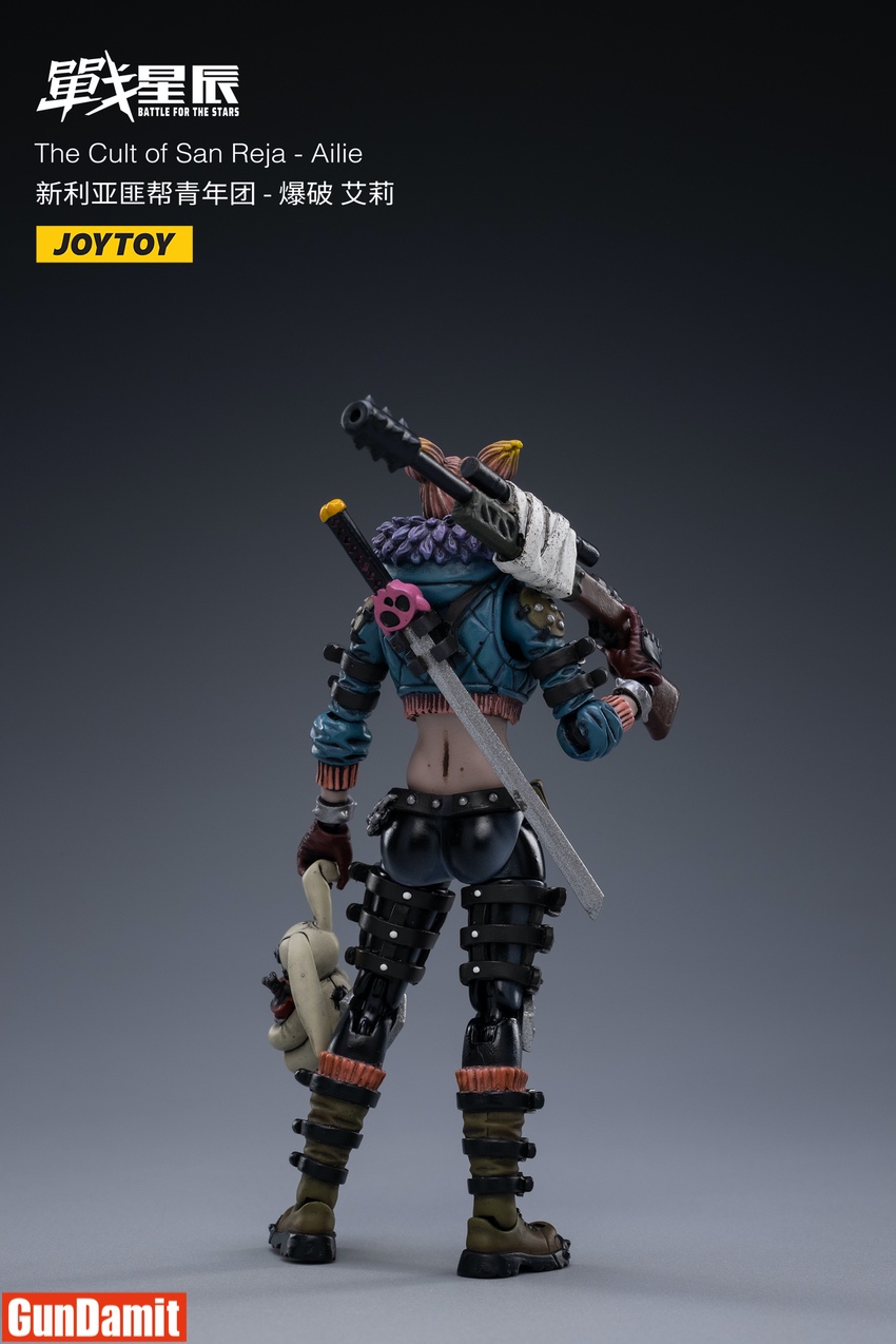 JoyToy 1/18 San Reja Ailie rear view showing back weapons and bunny JoyToy 1/18 San Reja Ailie rear view showing back weapons and bunny
