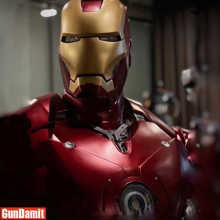 Queen Studio 1/1 Iron Man Mark 3 bust close-up front view with gold faceplate Queen Studio 1/1 Iron Man Mark 3 bust close-up front view with gold faceplate