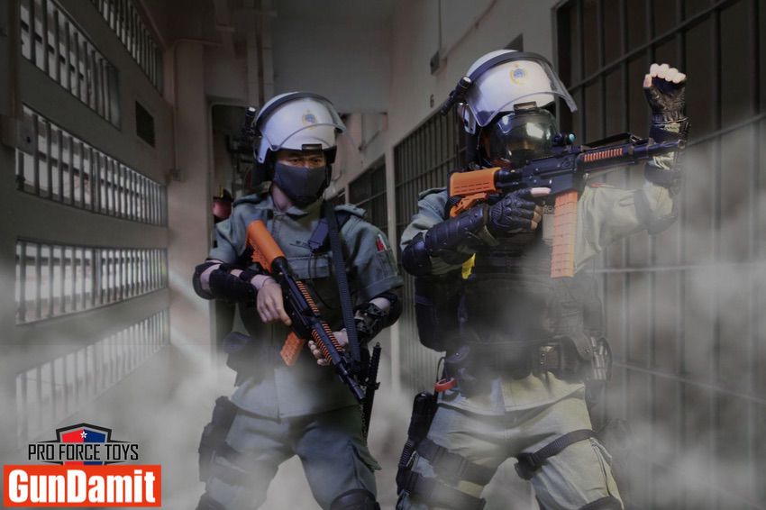 Proforce Toys CERT two-figure action scene in prison corridor with smoke effects Proforce Toys CERT two-figure action scene in prison corridor with smoke effects