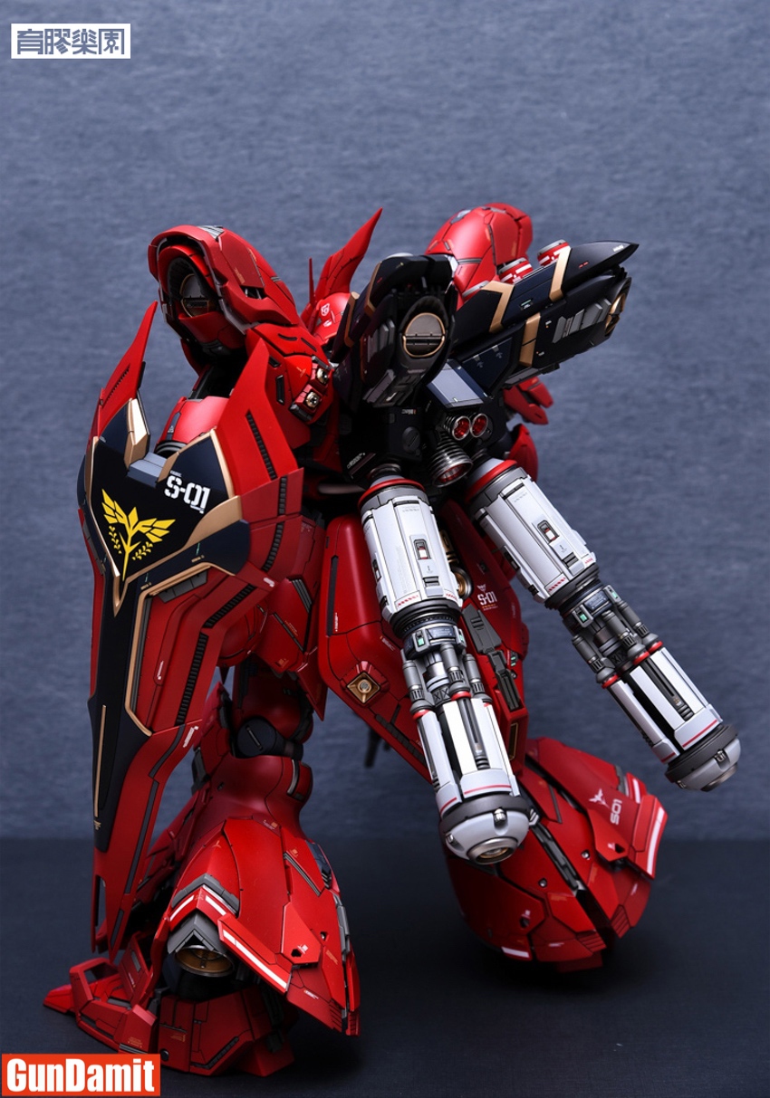 Assembled Sazabi II with upgraded backpack and detailed torso showing Zeon insignia Assembled Sazabi II with upgraded backpack and detailed torso showing Zeon insignia