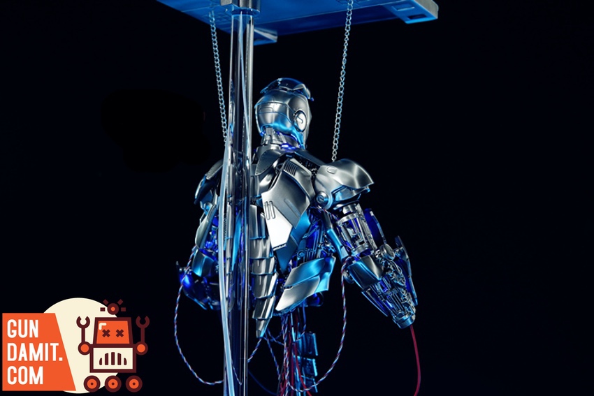 RD Studio Iron Man Mark 2 Construction Close-Up with Cables and Blue LED RD Studio Iron Man Mark 2 Construction Close-Up with Cables and Blue LED