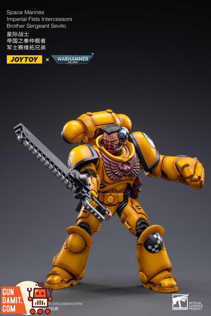 JoyToy 1/18 Imperial Fists Sevito wielding chainsword attack pose JoyToy 1/18 Imperial Fists Sevito wielding chainsword attack pose