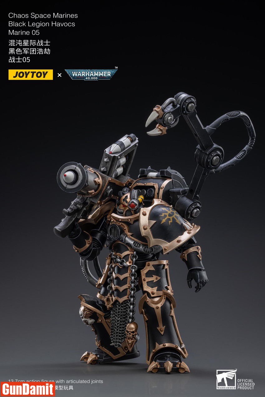 JoyToy Black Legion Havocs Marine 05 front view showing servo arm claw and skull details JoyToy Black Legion Havocs Marine 05 front view showing servo arm claw and skull details