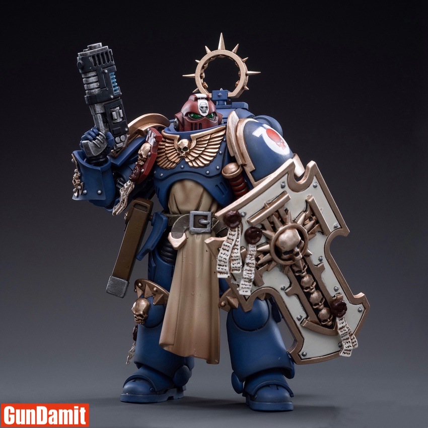 JoyToy 1/18 Warhammer 40K Ultramarines Bladeguard Veterans Brother Sergeant Proximo front view with storm shield and bolt pistol JoyToy 1/18 Warhammer 40K Ultramarines Bladeguard Veterans Brother Sergeant Proximo front view with storm shield and bolt pistol
