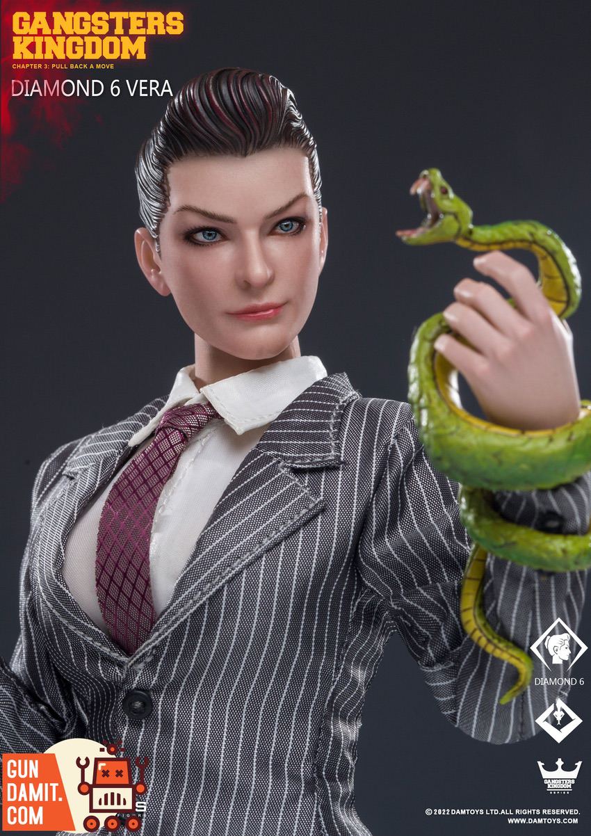 DAMTOYS Diamond 6 Vera Close-Up Face Detail with Snake Accessory DAMTOYS Diamond 6 Vera Close-Up Face Detail with Snake Accessory
