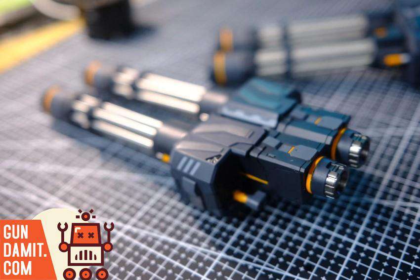 SH Studio 1/60 HeavyArms Custom IGEL gatling gun weapon close-up showing silver barrels and dark blue housing SH Studio 1/60 HeavyArms Custom IGEL gatling gun weapon close-up showing silver barrels and dark blue housing