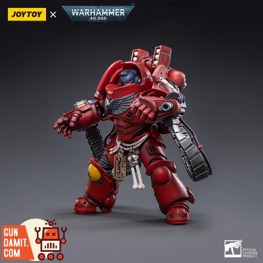 JoyToy 1/18 Blood Angels Aggressor Brother Marine 04 three-quarter front view JoyToy 1/18 Blood Angels Aggressor Brother Marine 04 three-quarter front view