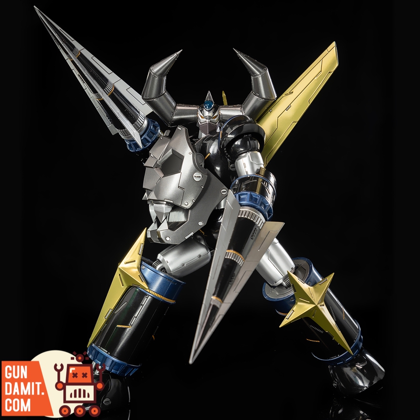 King Arts DFS076 Gaiking diecast EX action pose with drill fists extended King Arts DFS076 Gaiking diecast EX action pose with drill fists extended
